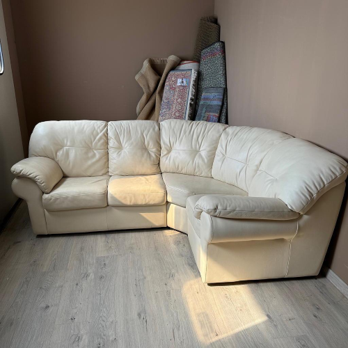 Franco Arredamenti Divano ad angolo usato in vera pelle colore